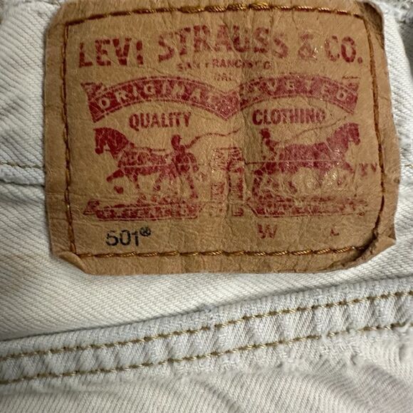 Levi’s ~ 501’s light wash almost white ~ denim cutoffs ~ button fly ~ size 25 - Picture 4 of 12